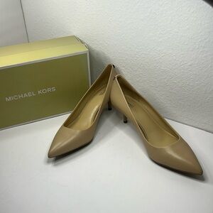 NWB MICHAEL Michael Kors MK Flex Kitten Heel Pumps in Nude Women’s Size 10M